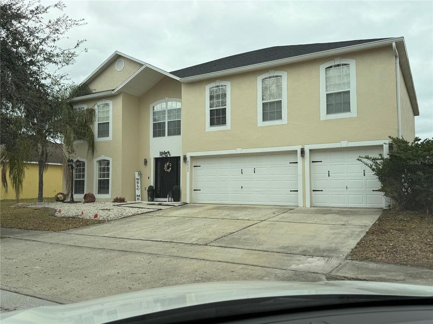 Apartment for Rent in kissimmee, it is attached to single family home. includes water, electricity, wifi, furniture and washer, Dryer.