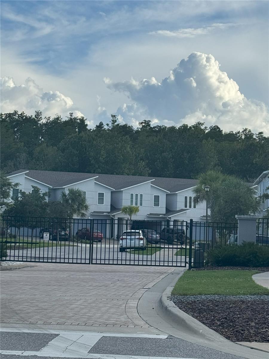 BELLA PARC TWNHMS - Residential Lease