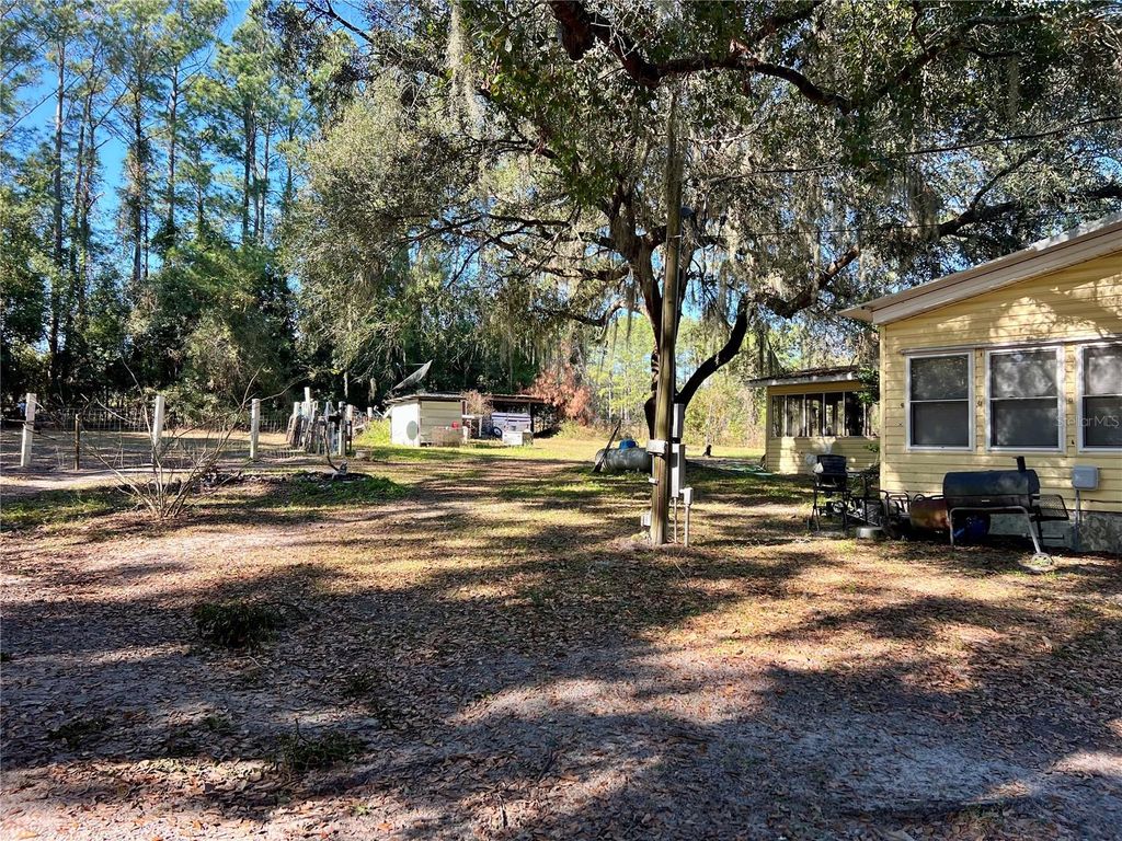 Photo of 11820 NW Highway 225, Reddick, FL 32686 (MLS # OM716534)