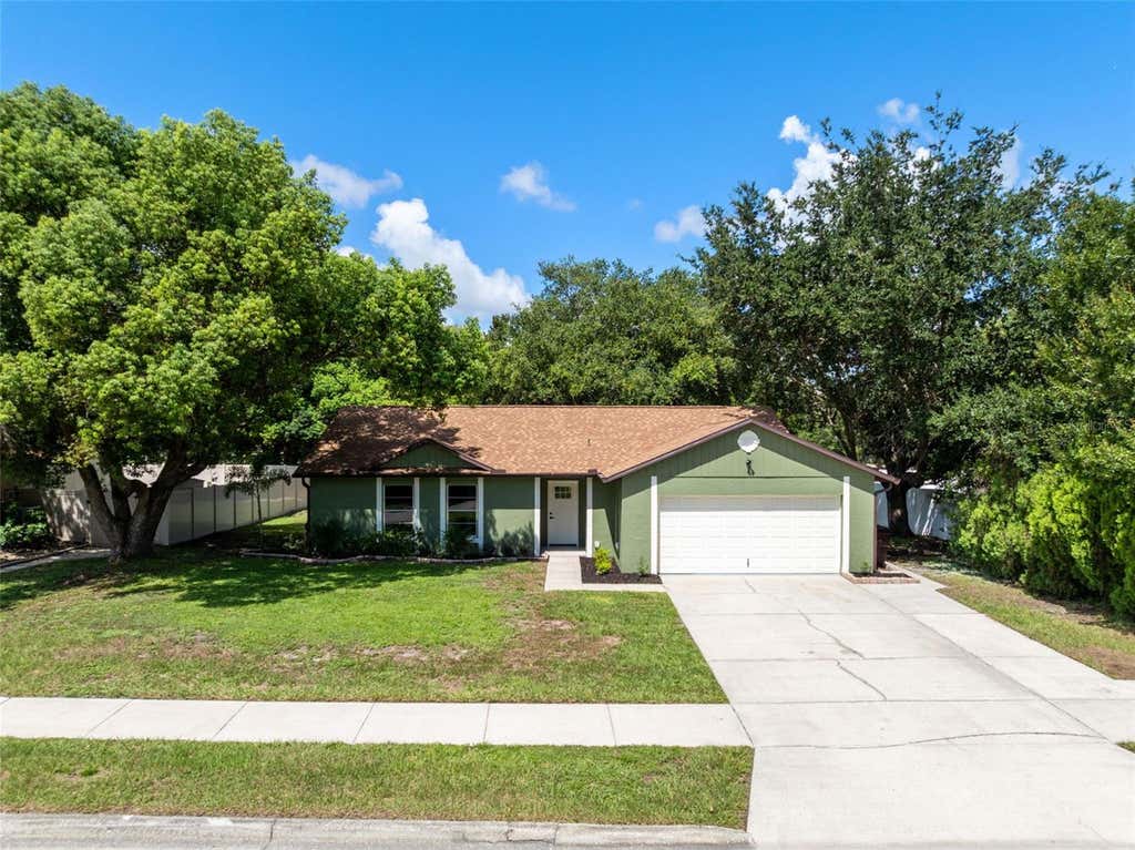 Photo of 910 Whisler Court, Saint Cloud, FL 34769 (MLS # S5155917)