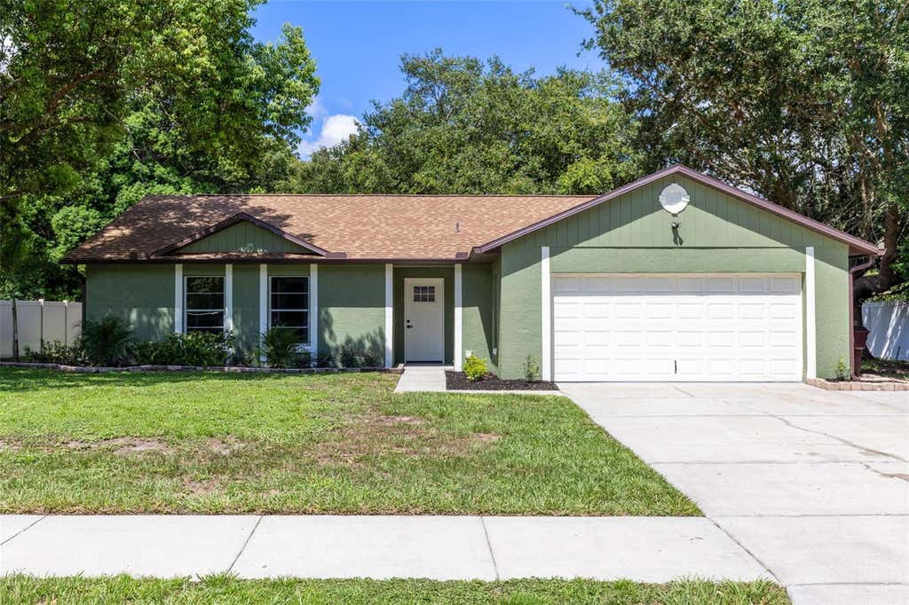 Photo of 910 Whisler Court, Saint Cloud, FL 34769 (MLS # S5155917)