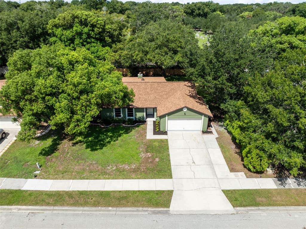 Photo of 910 Whisler Court, Saint Cloud, FL 34769 (MLS # S5155917)