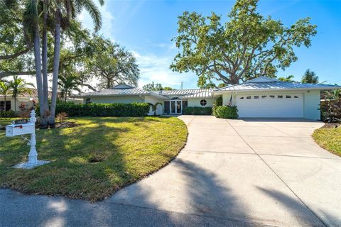 Photo of 1648 Shelburne Lane, Sarasota, FL 34231 (MLS # D6144951)