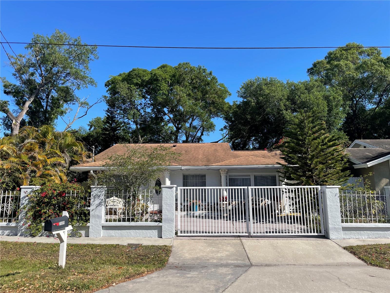 Photo 1 of 33 of 2609 W MOHAWK AVENUE house