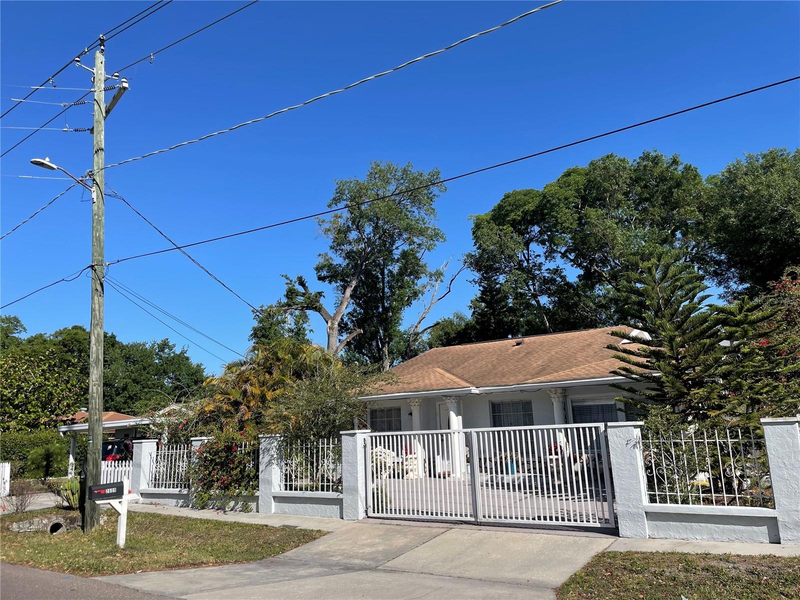 Photo 2 of 33 of 2609 W MOHAWK AVENUE house
