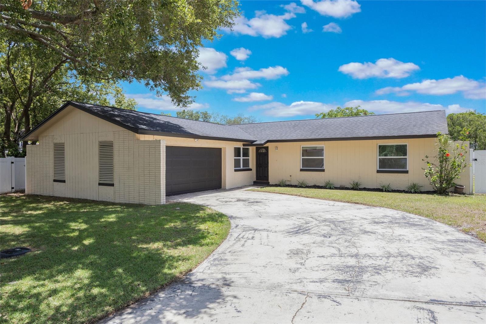725 LAUREL WAY
