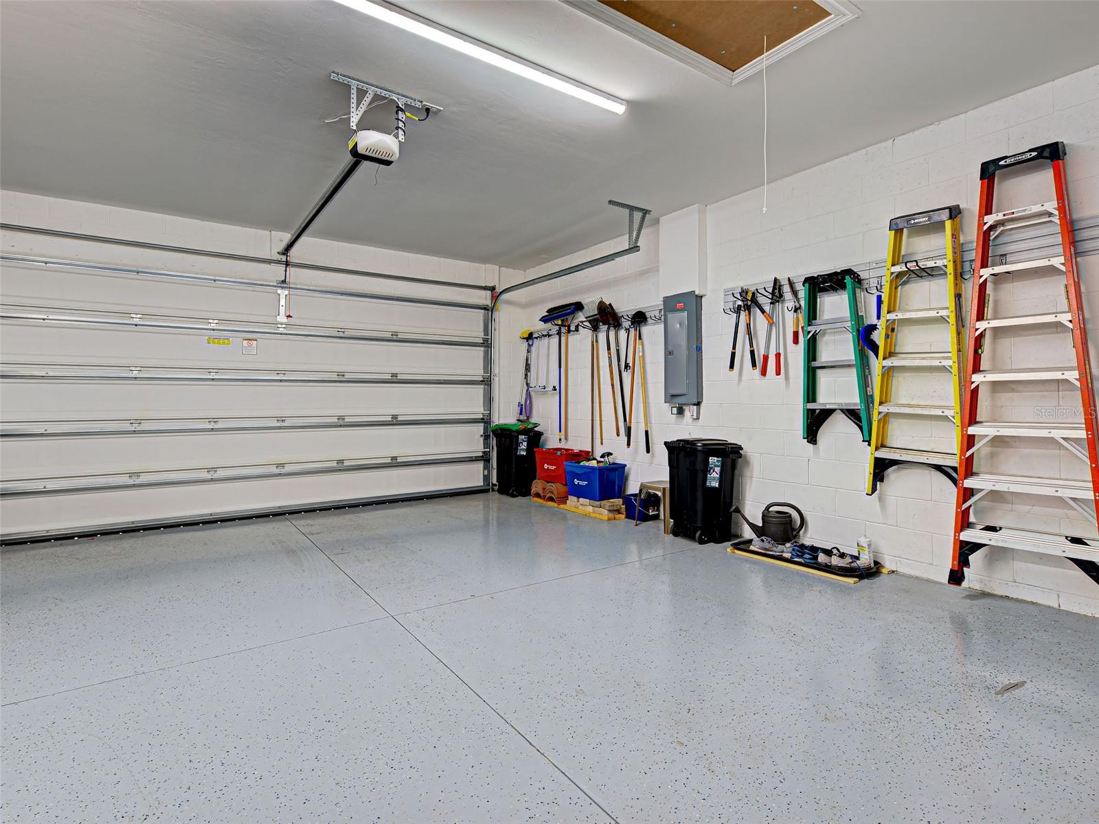 CARIBBEAN VILLAGE - Residential