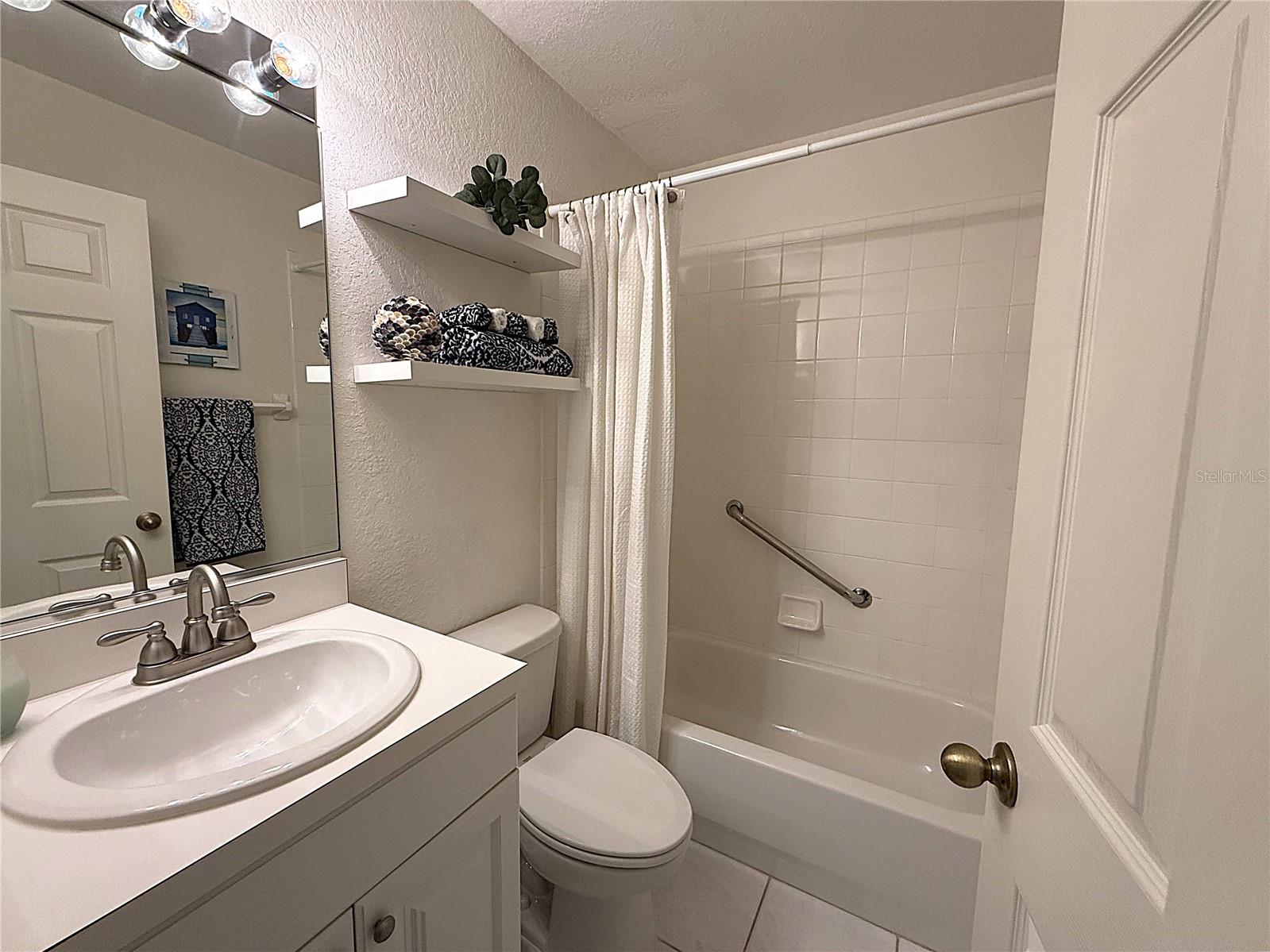 PINESTONE AT PALMER RANCH - Residential Lease