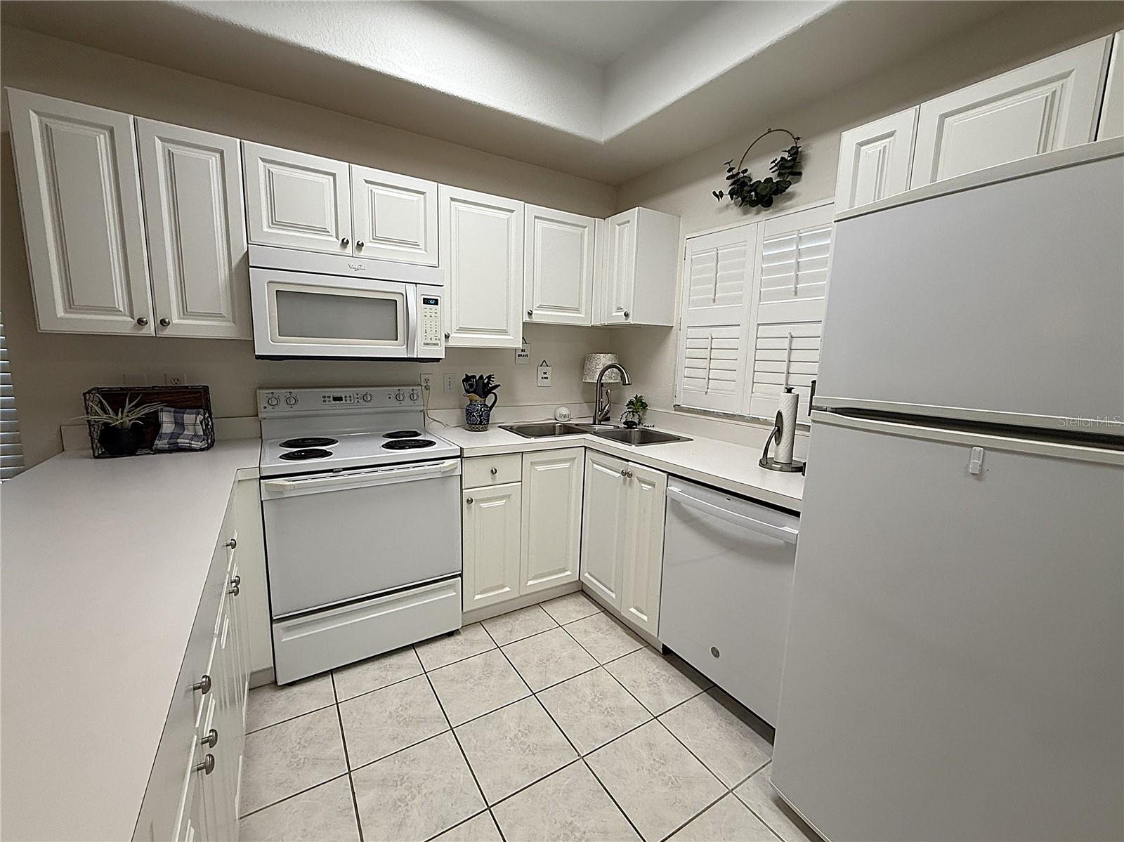 PINESTONE AT PALMER RANCH - Residential Lease
