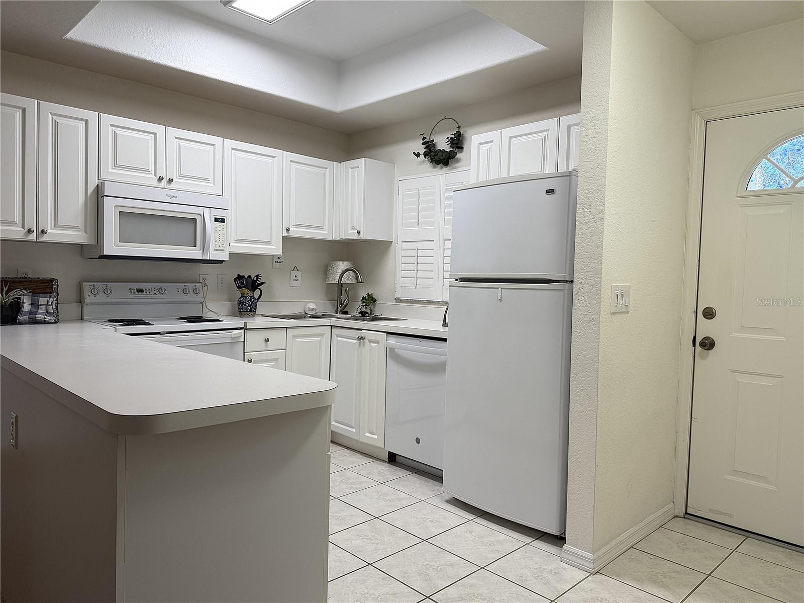 PINESTONE AT PALMER RANCH - Residential Lease