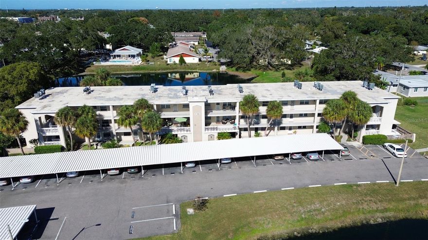 Check out this 2nd floor 2 bedroom, 2 bathroom unit, wide open Lakeview in delightful Dunedin. Close to everything Dunedin has to offer, vibrant downtown scene, restaurants, shops, close to the Pinellas Trail, major airports, spring training homes of the Toronto Blue Jays, Philadelphia Phillies and New York Yankees, major league sports. Awesome beaches close by too.