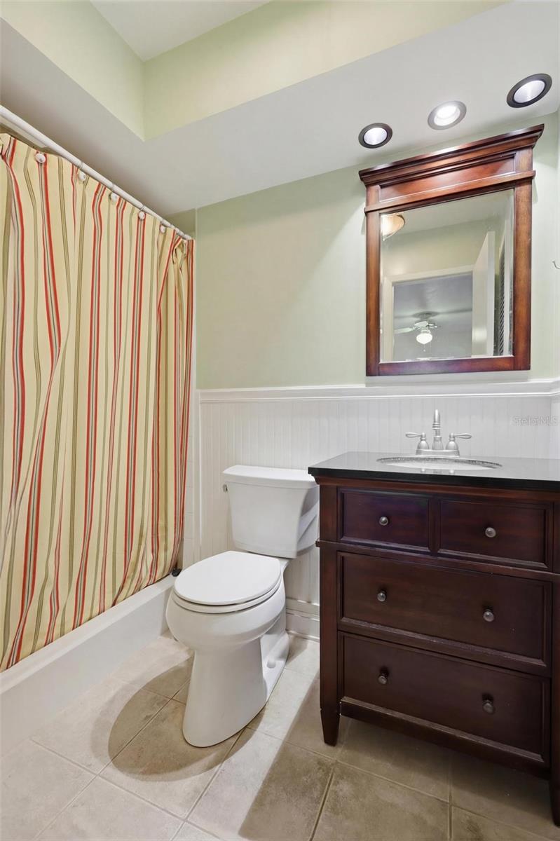 JUNGLE DEN VILLAS PH 07 CONDO - Residential