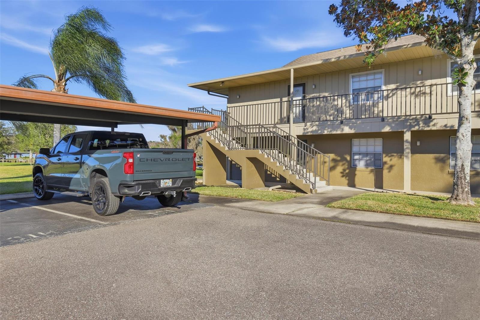 JUNGLE DEN VILLAS PH 07 CONDO - Residential