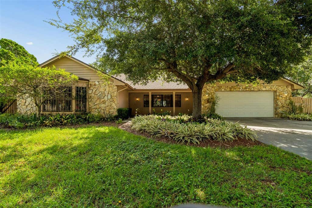 Photo of 16509 Round Oak Drive, Tampa, FL 33618 (MLS # TB8530003)