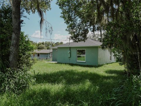 A home in LAKE WALES