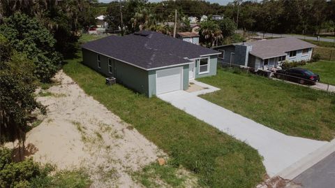 A home in LAKE WALES