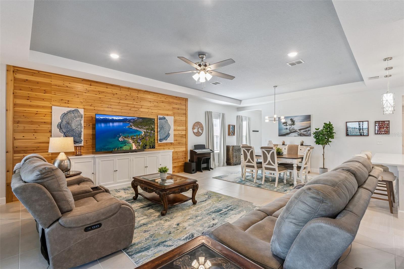 975 BRAEWOOD DRIVE