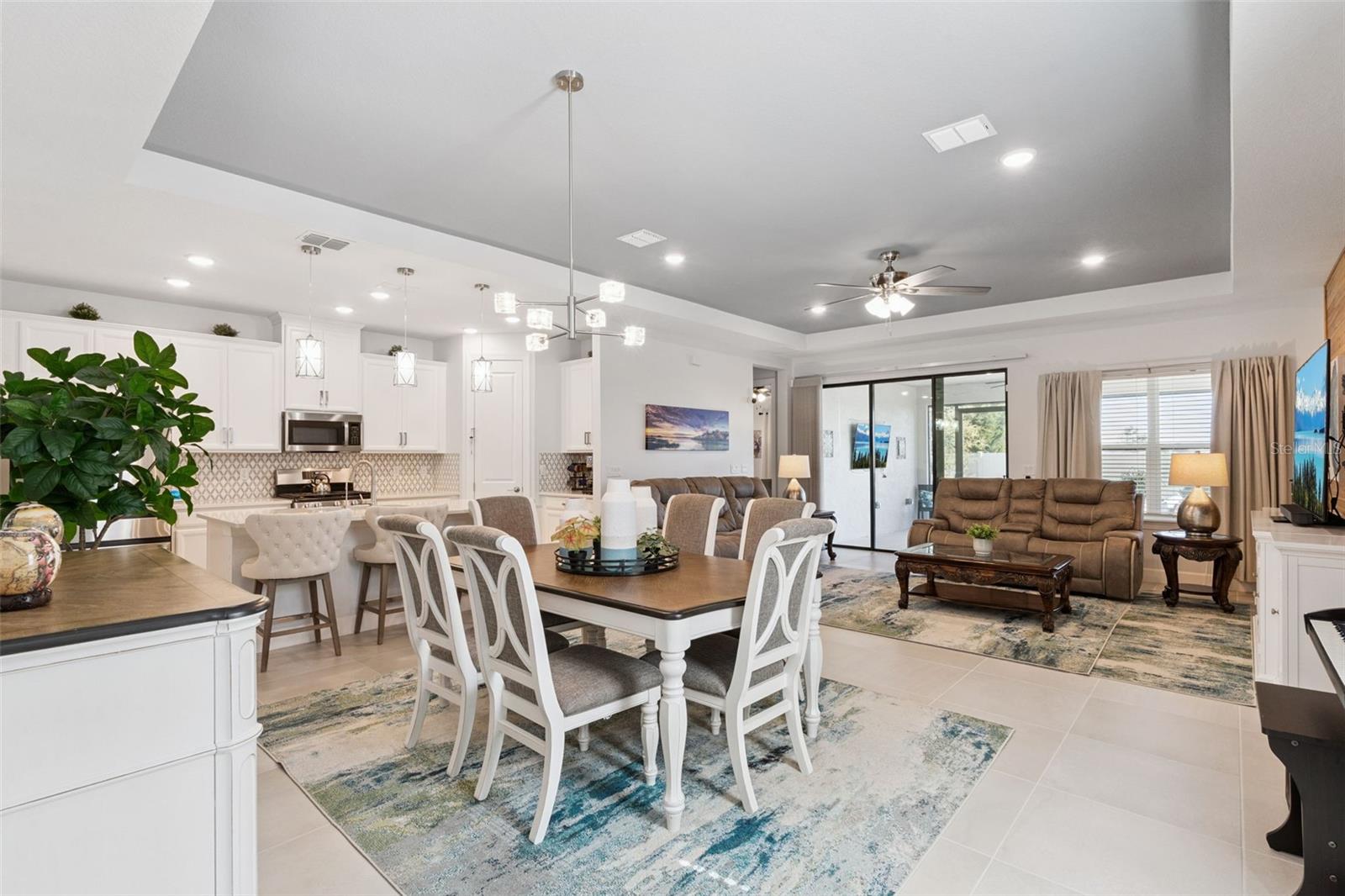 975 BRAEWOOD DRIVE