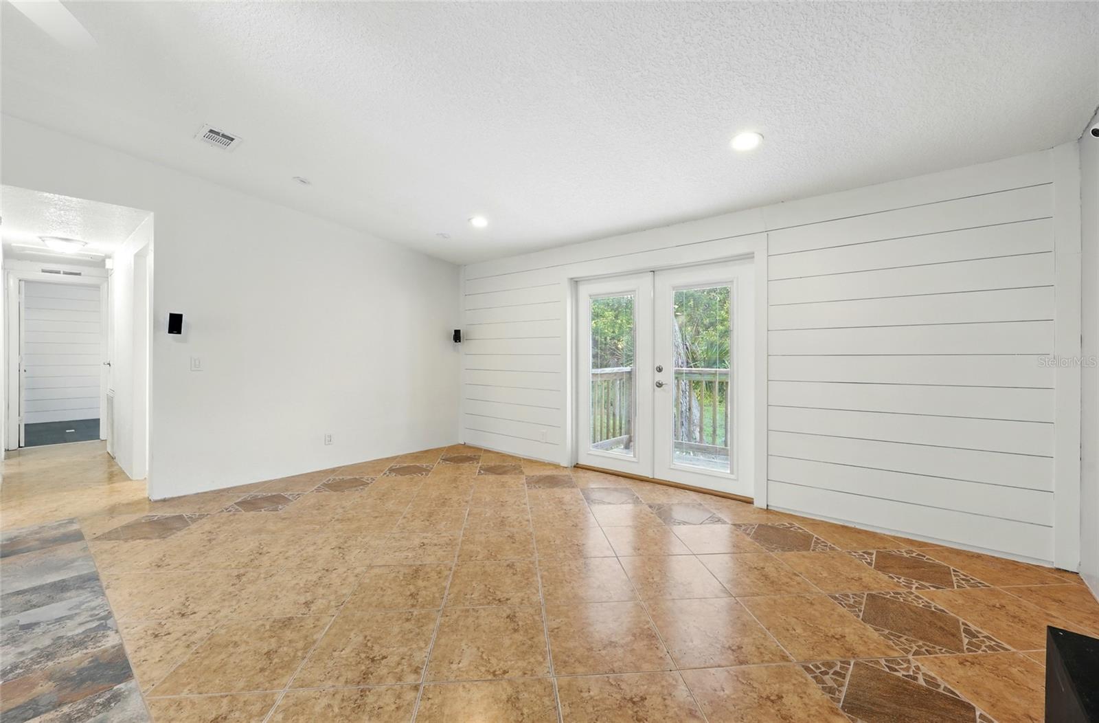 VENETIAN ISLES - Residential