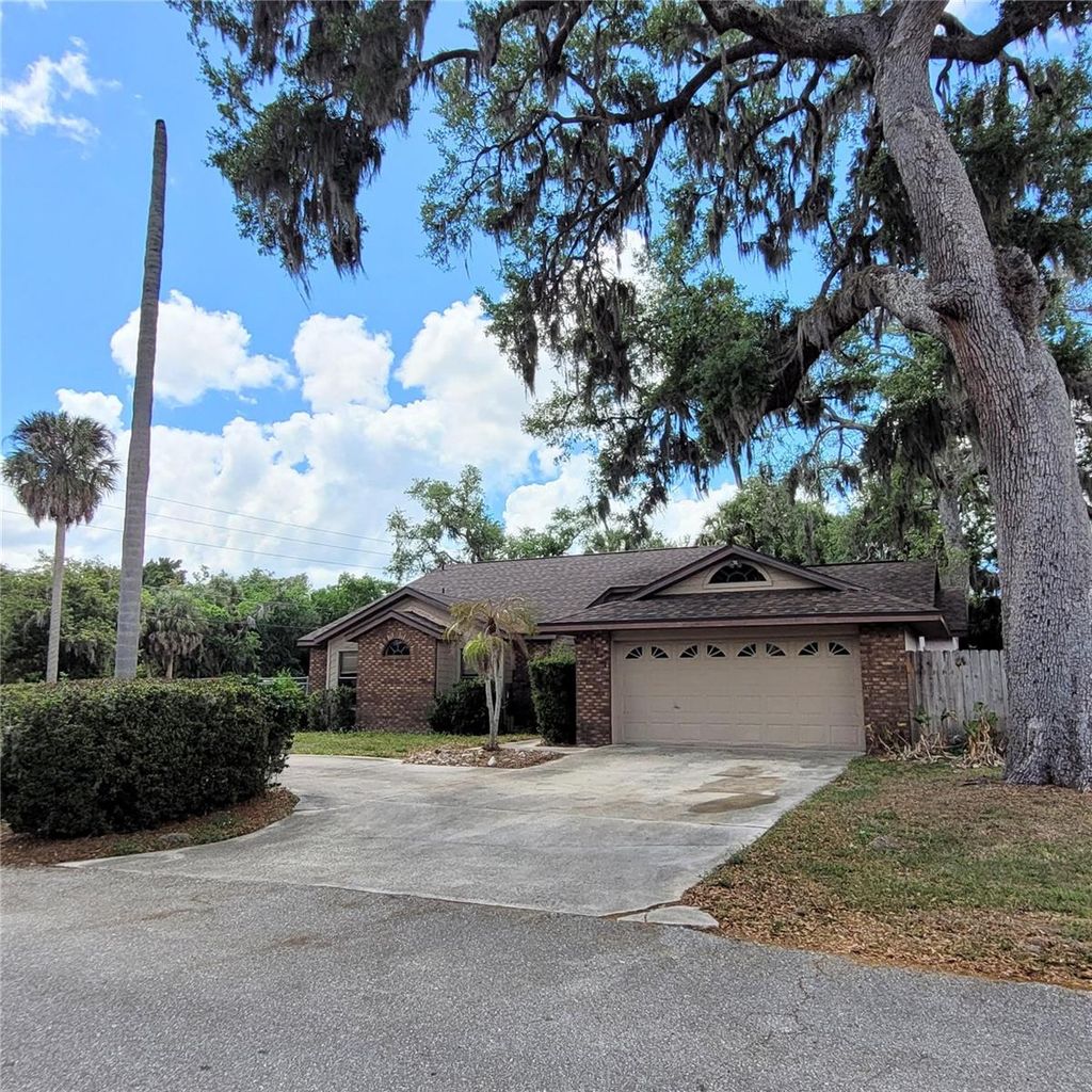 Photo of 1005 Greystone Lane, Sarasota, FL 34232 (MLS # A4688734)