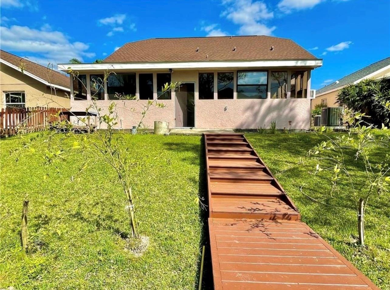 1218 VINETREE DRIVE