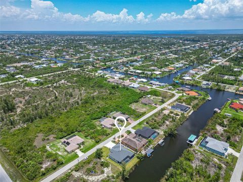 A home in PORT CHARLOTTE