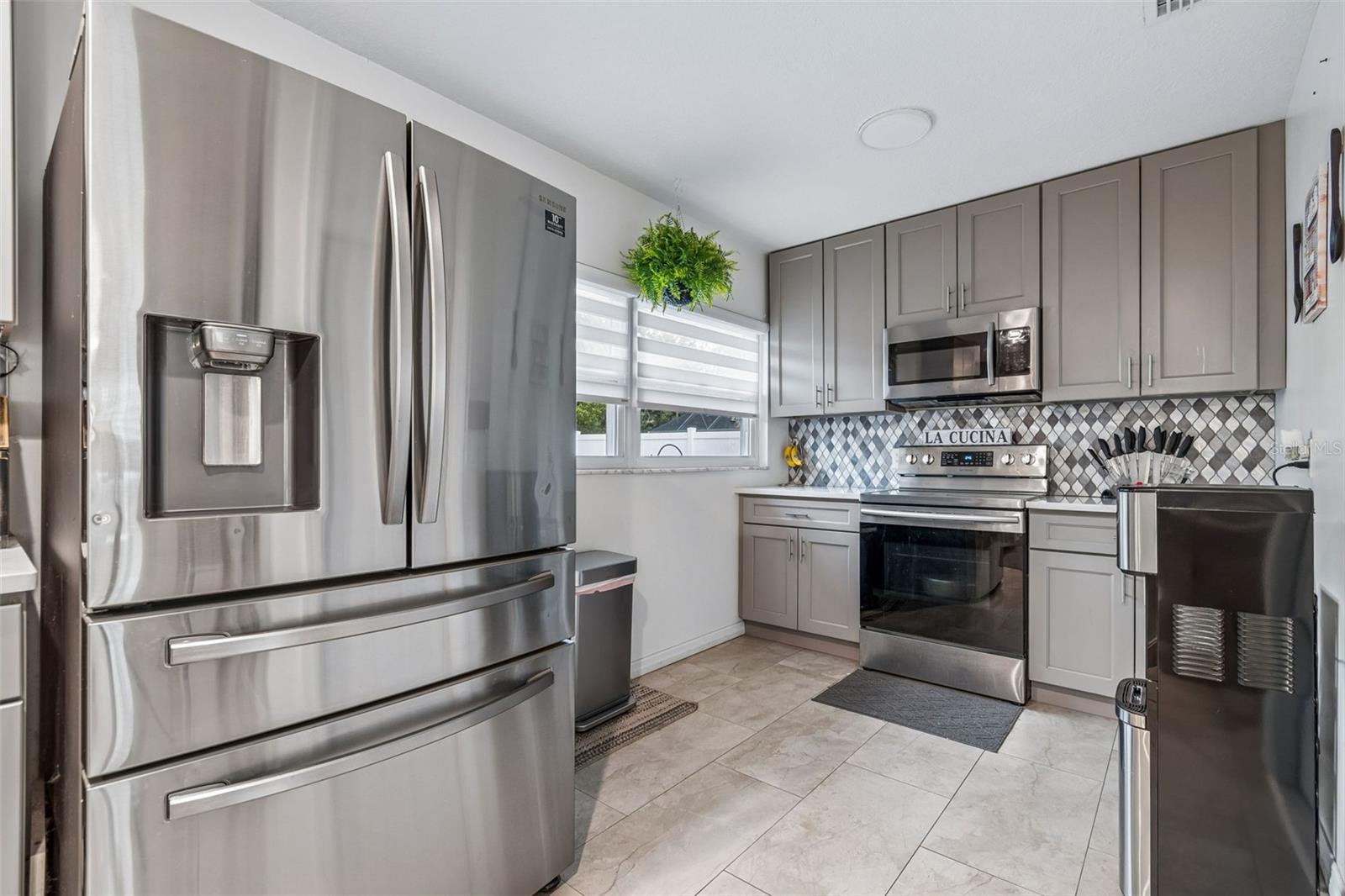 AVIS HOMES UNIT 1 - Residential