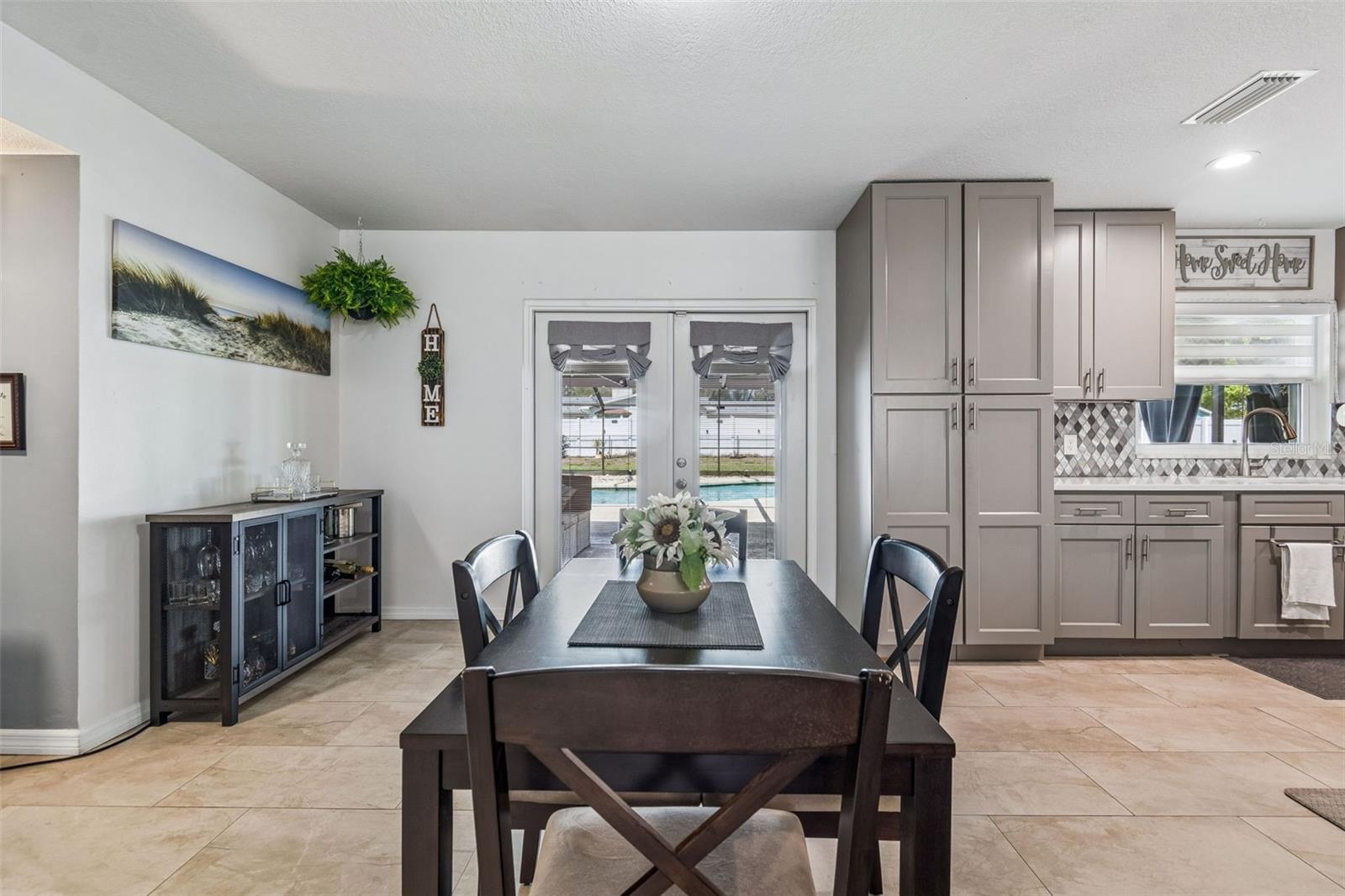 AVIS HOMES UNIT 1 - Residential