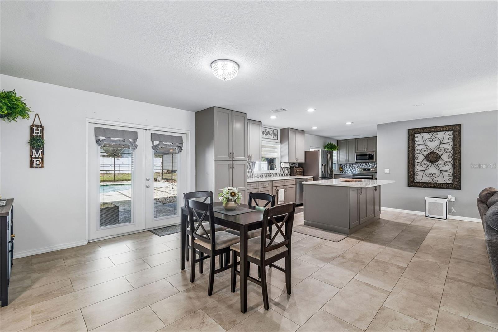 AVIS HOMES UNIT 1 - Residential