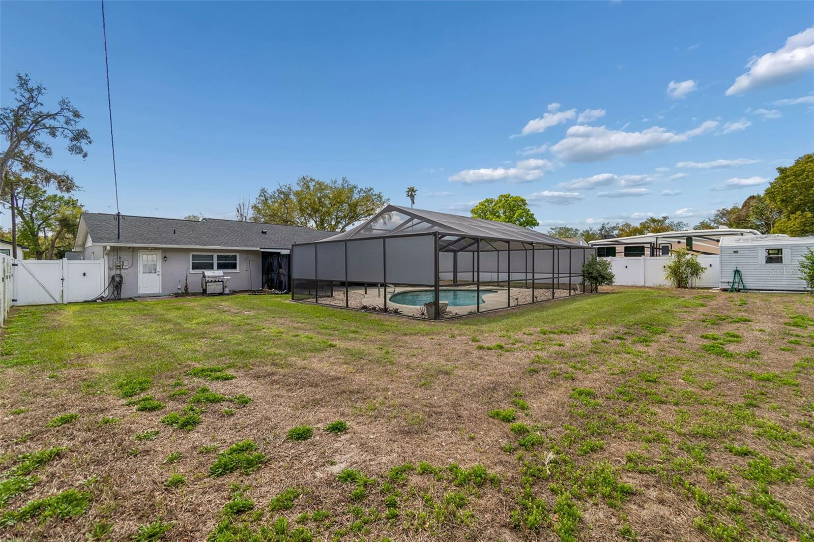 AVIS HOMES UNIT 1 - Residential