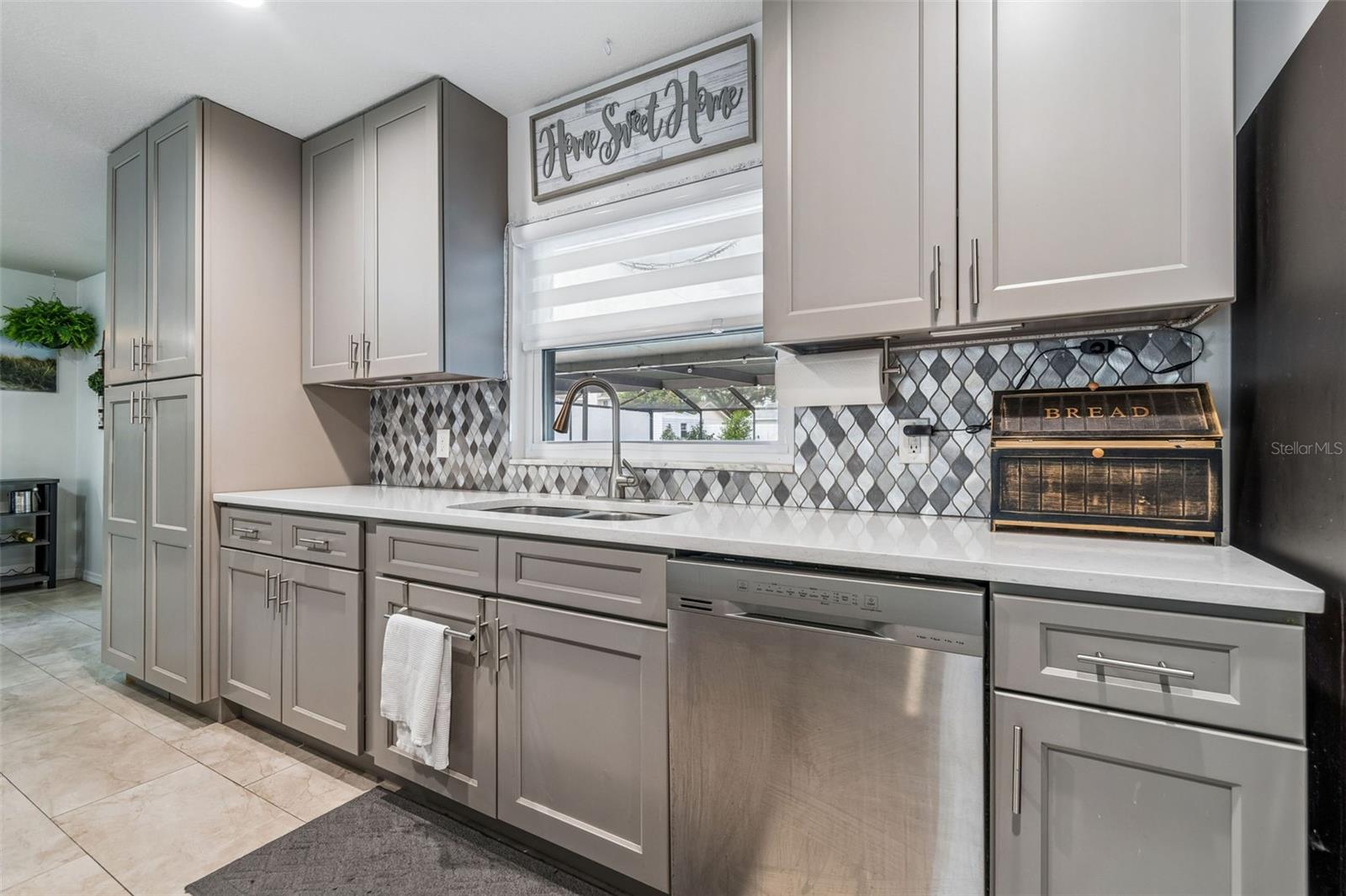 AVIS HOMES UNIT 1 - Residential