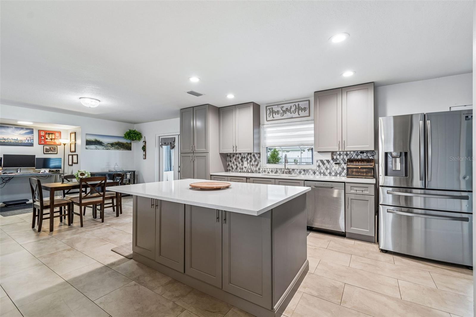 AVIS HOMES UNIT 1 - Residential