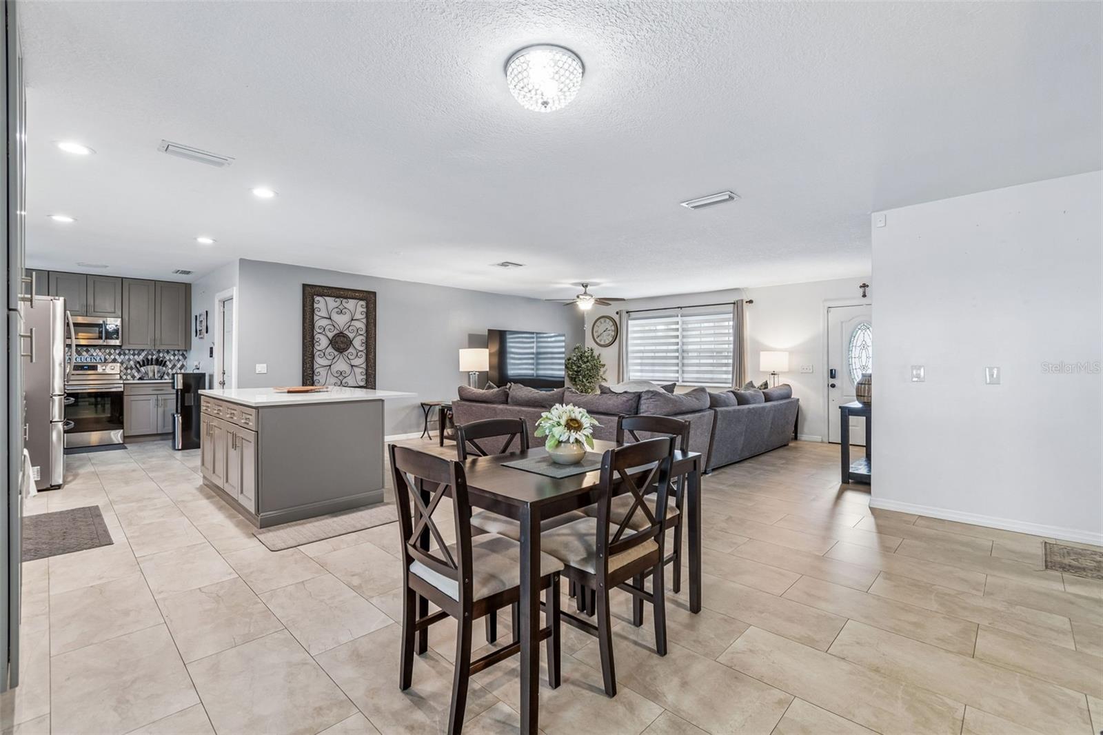 AVIS HOMES UNIT 1 - Residential