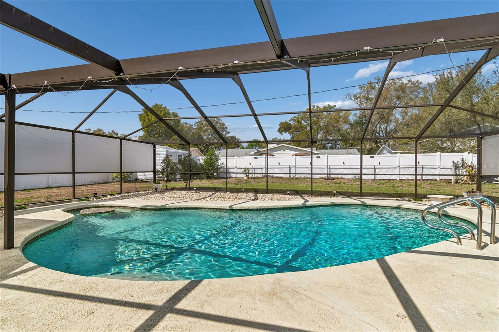 AVIS HOMES UNIT 1 - Residential