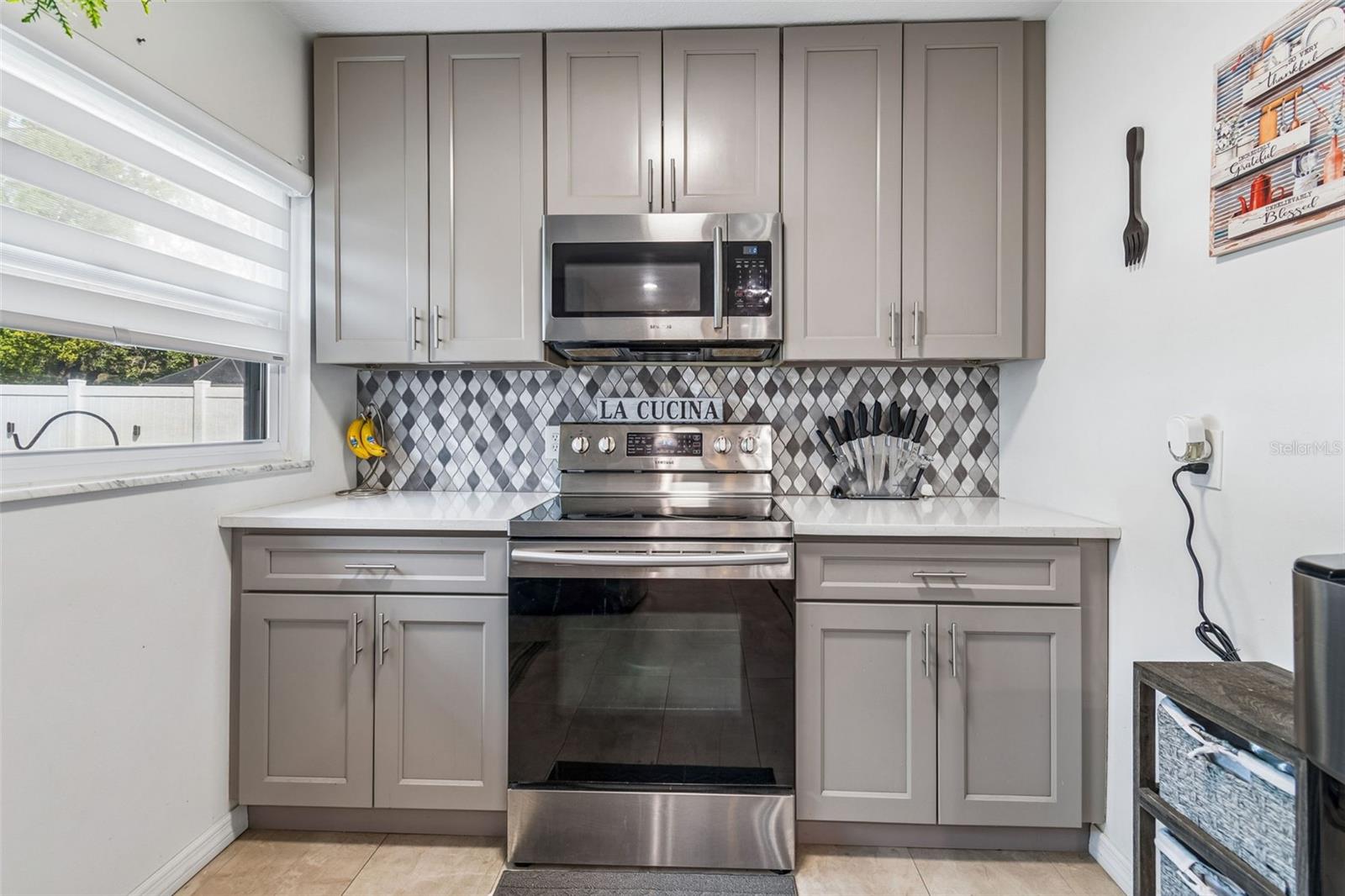 AVIS HOMES UNIT 1 - Residential