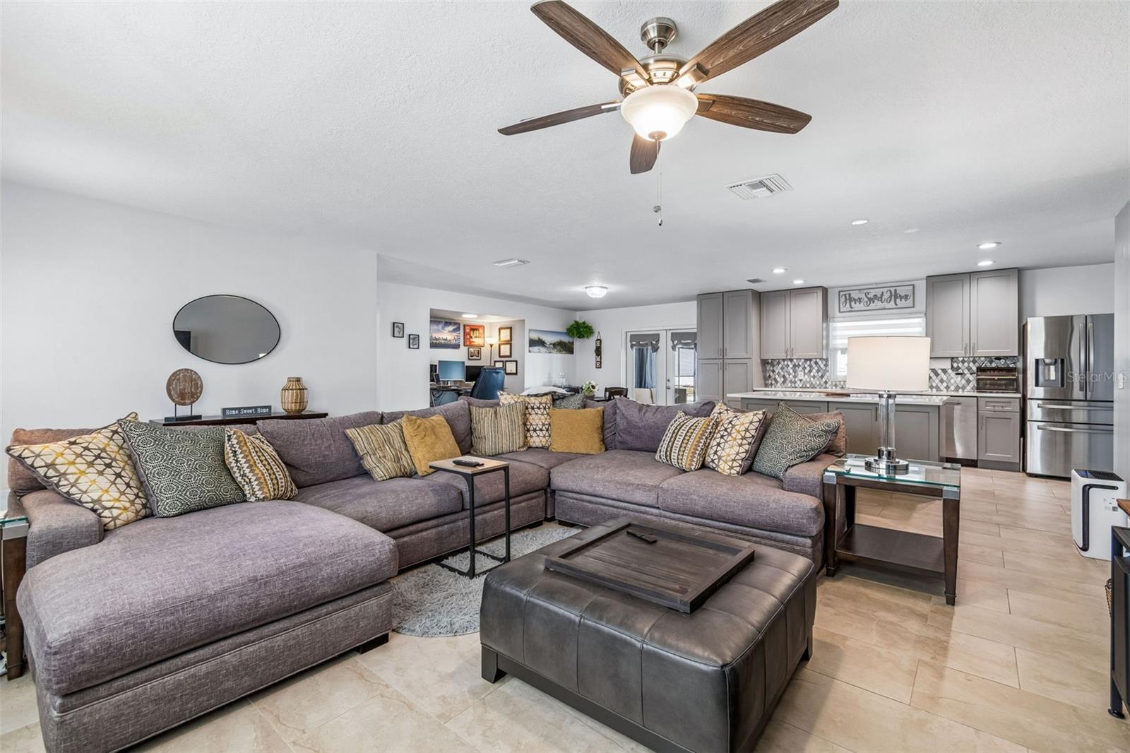 AVIS HOMES UNIT 1 - Residential