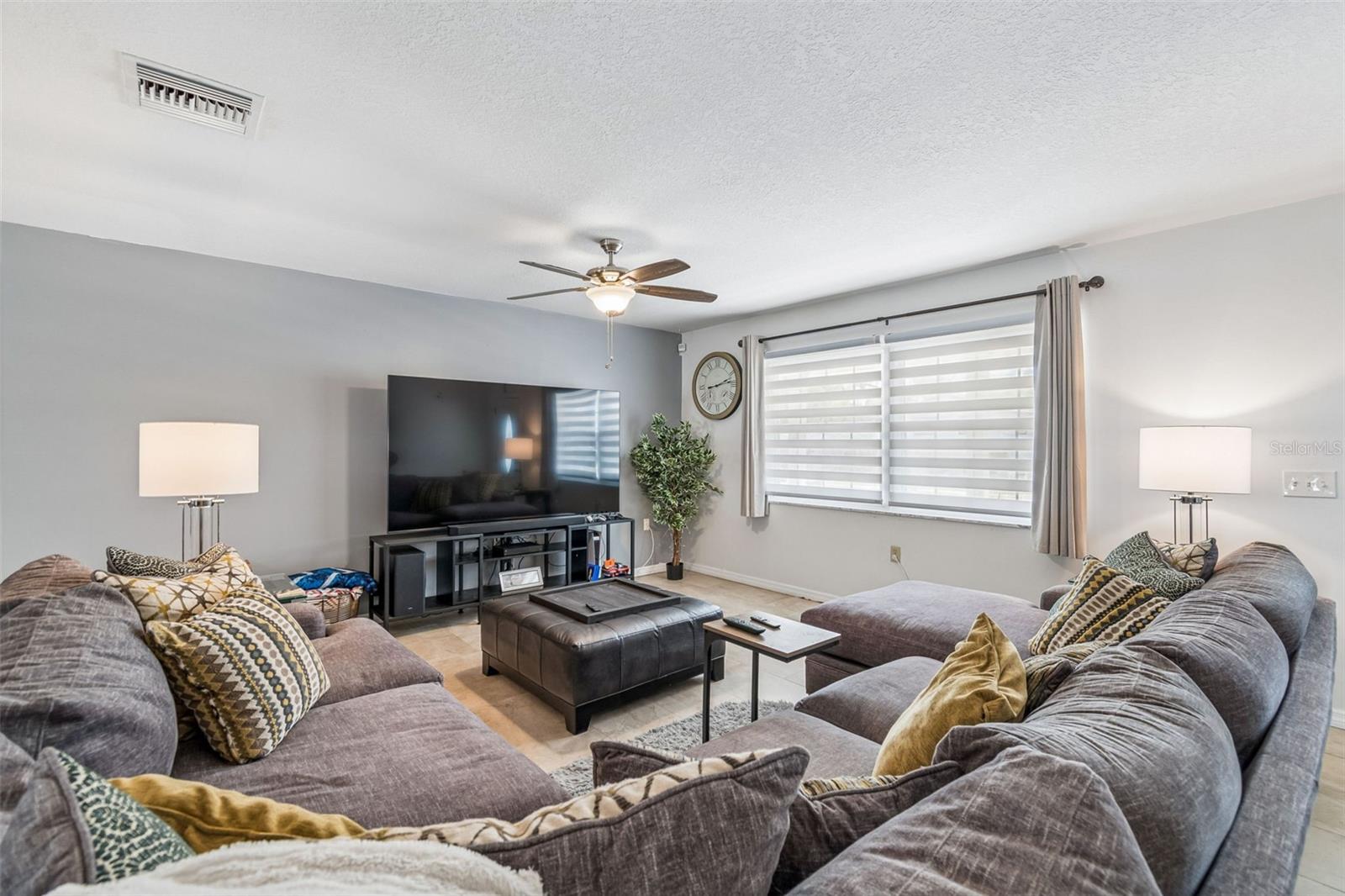 AVIS HOMES UNIT 1 - Residential