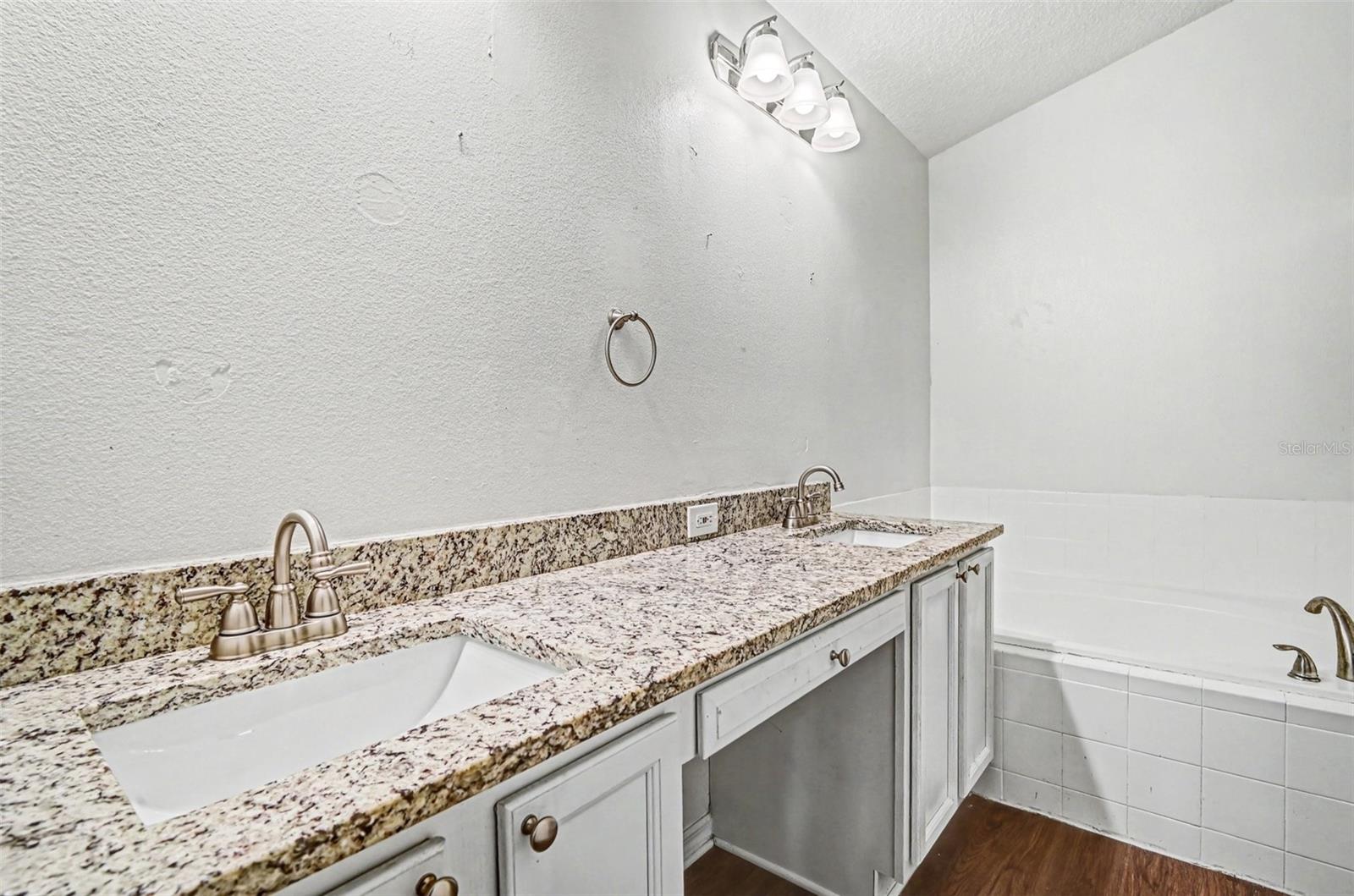 FAIRWAYS/MT PLYMOUTH PH 01 - Residential