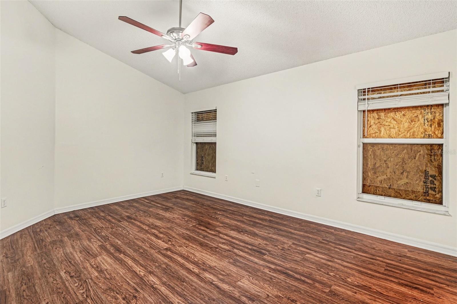 FAIRWAYS/MT PLYMOUTH PH 01 - Residential