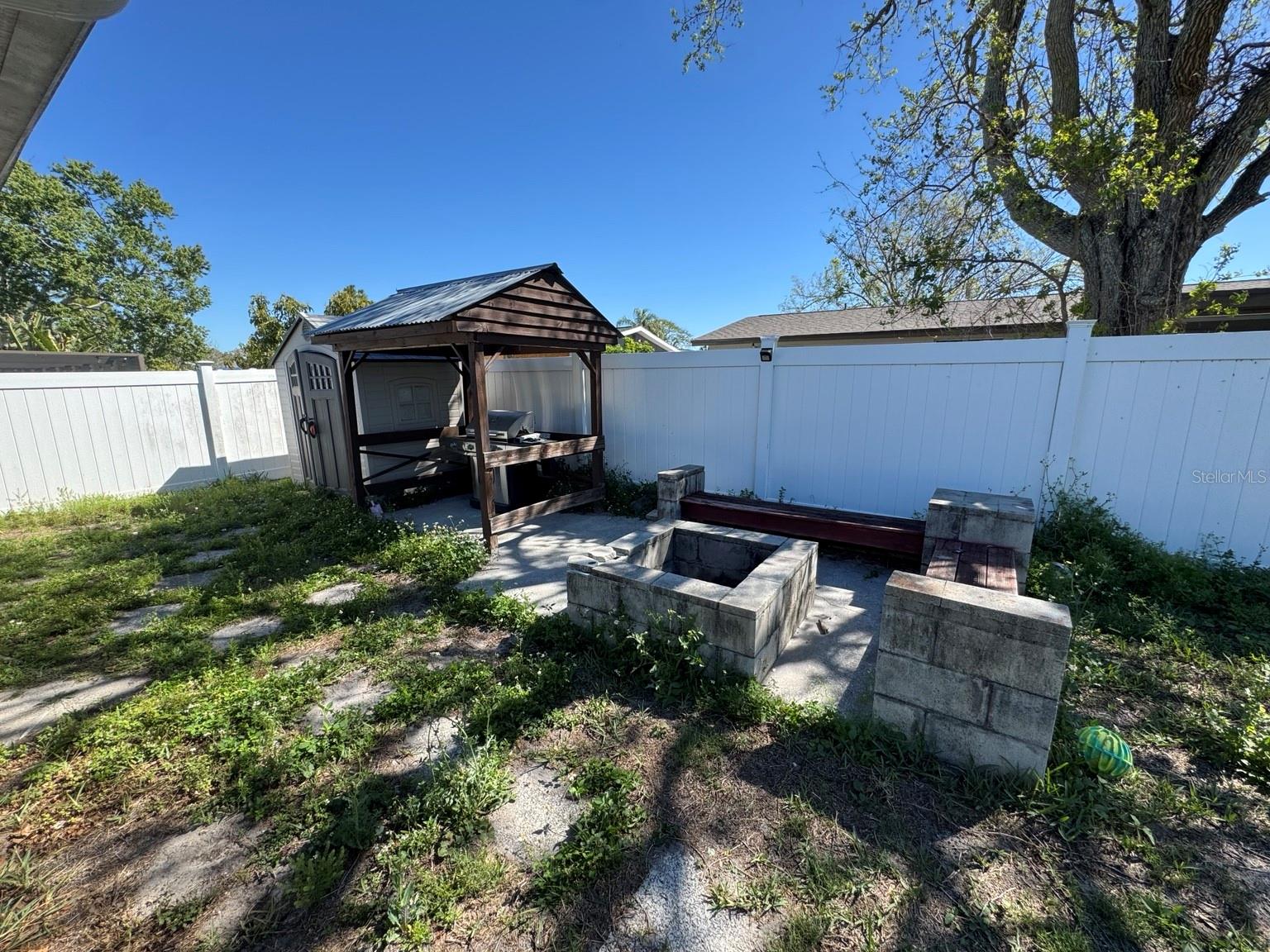 EMBASSY HILLS - Residential