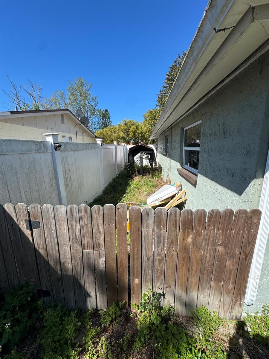 EMBASSY HILLS - Residential