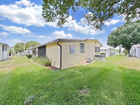 A home in LAKELAND