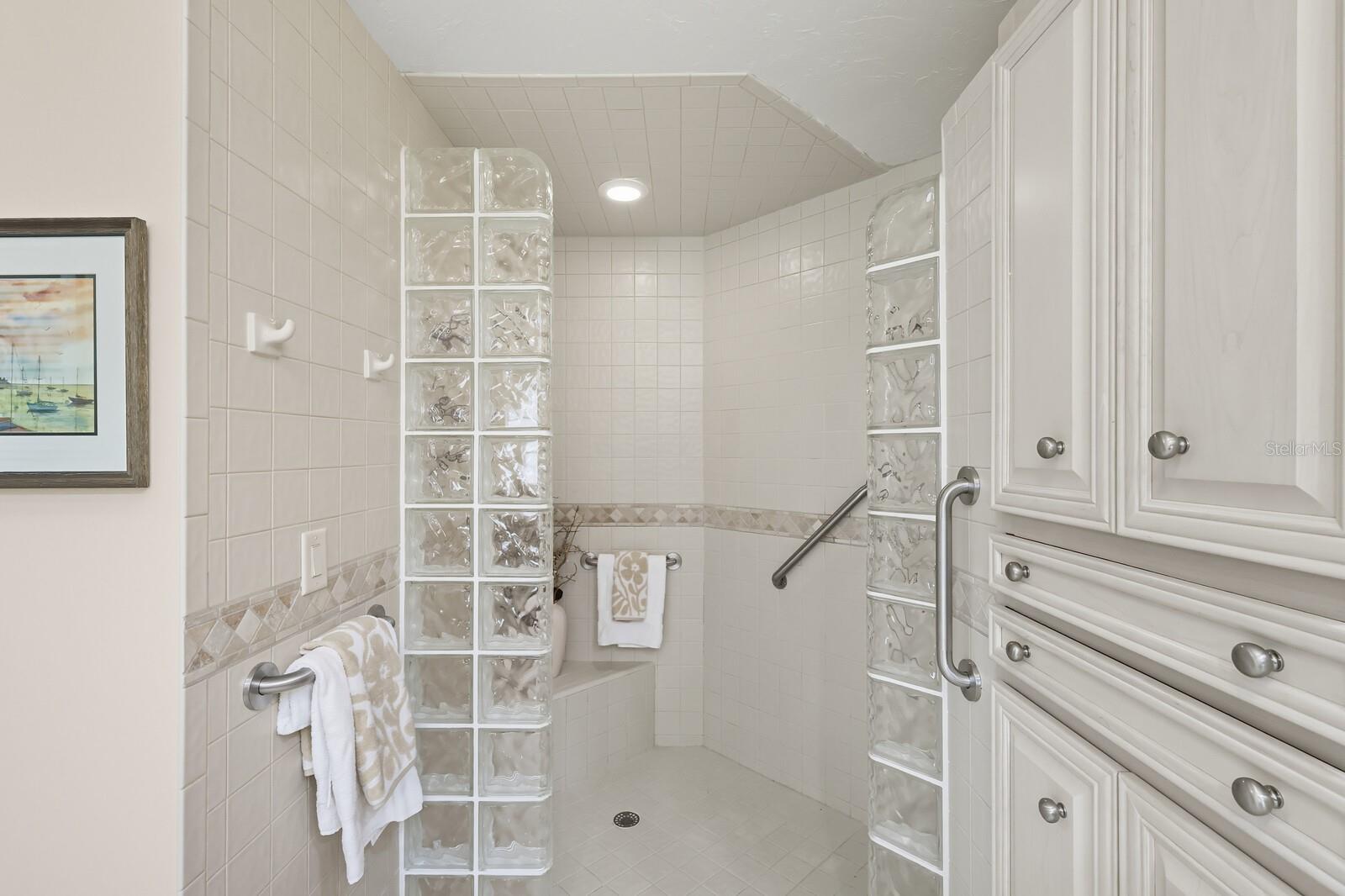 LAKESHORE VILLAGE - Residential