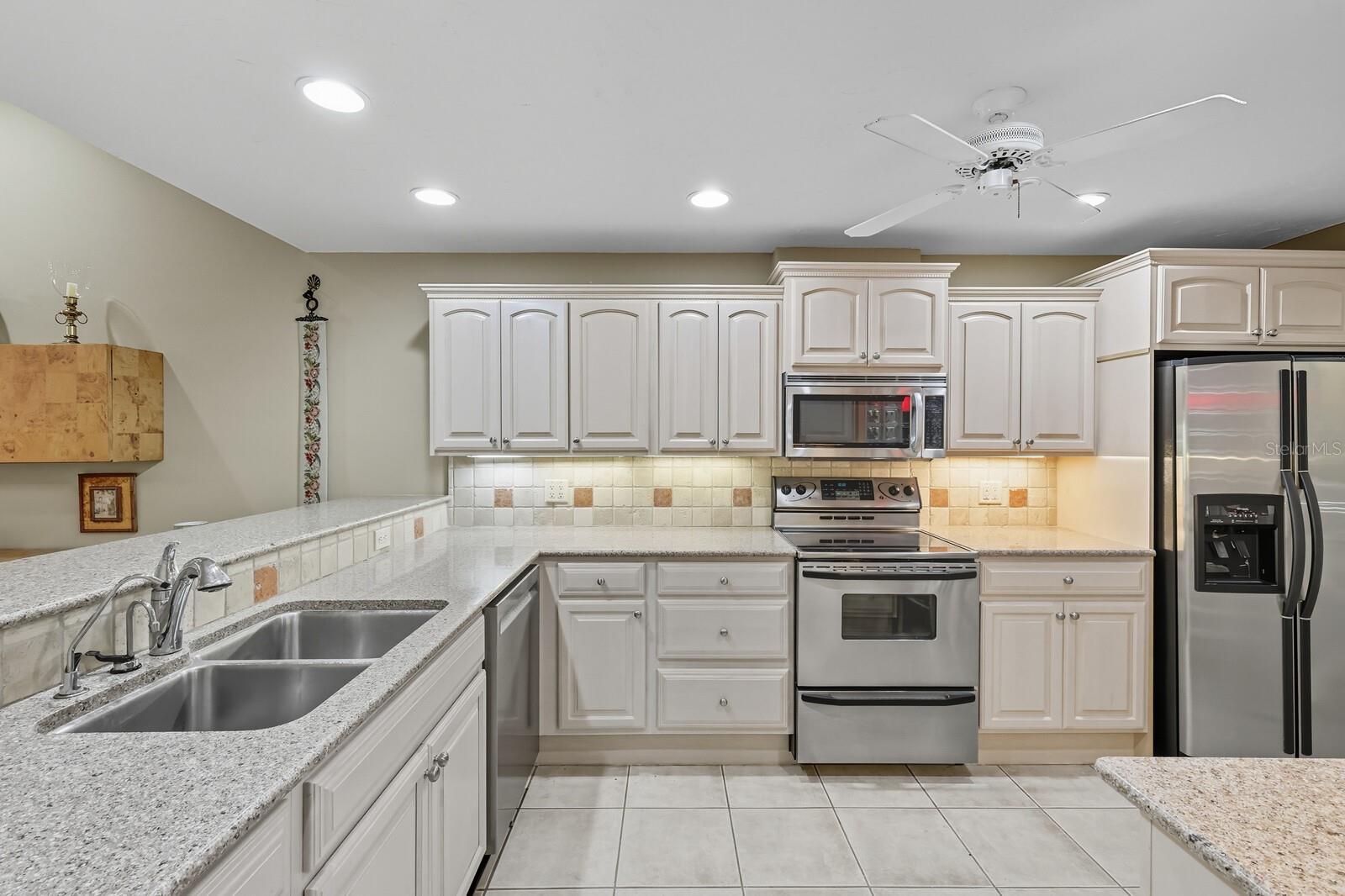 LAKESHORE VILLAGE - Residential