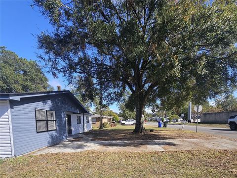 A home in LAKELAND