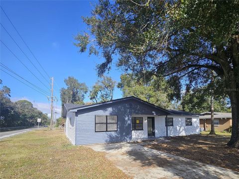 A home in LAKELAND