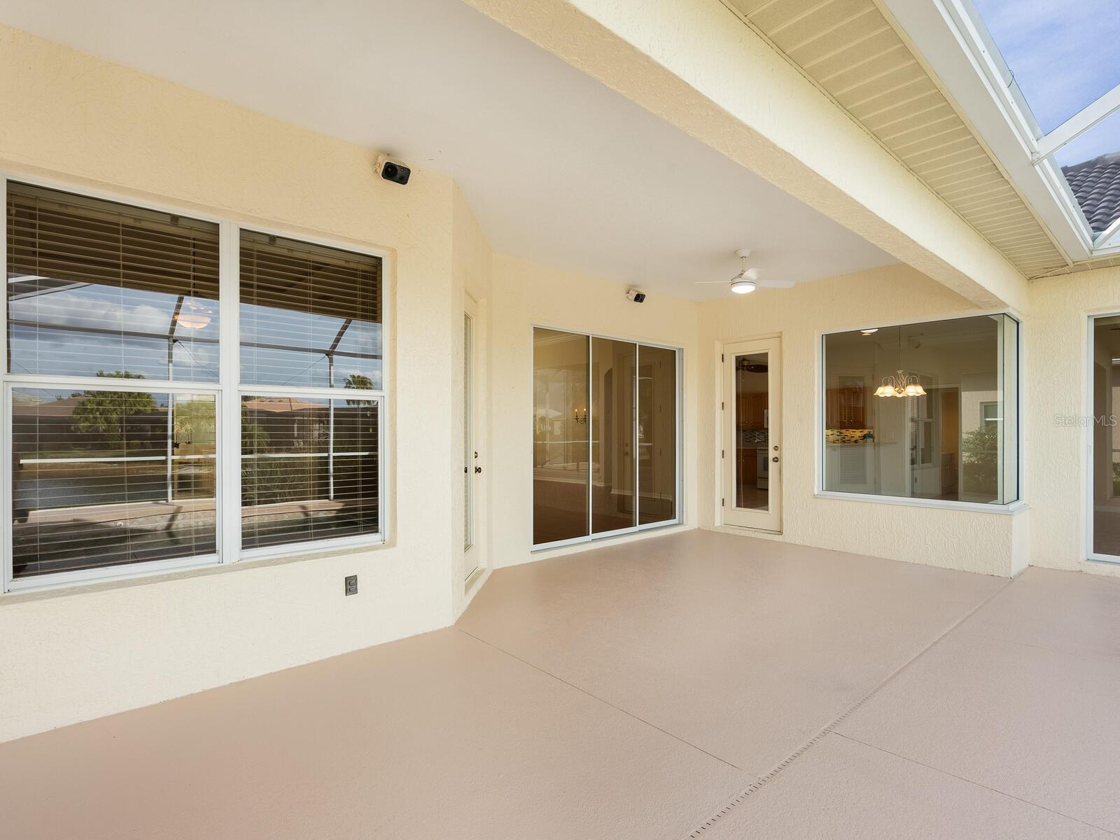 PELICAN POINTE GOLF & COUNTRY CLUB - Residential