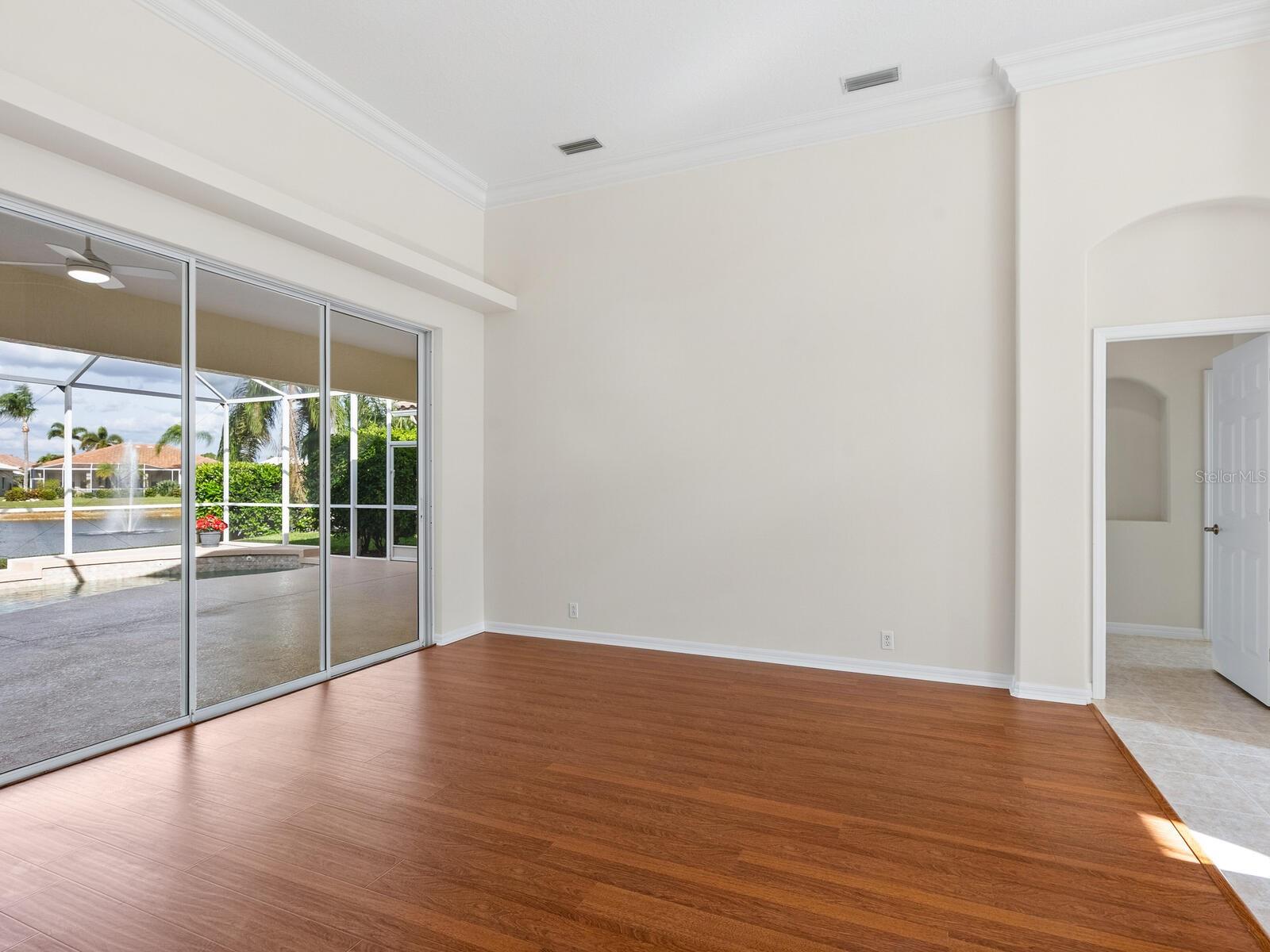 PELICAN POINTE GOLF & COUNTRY CLUB - Residential