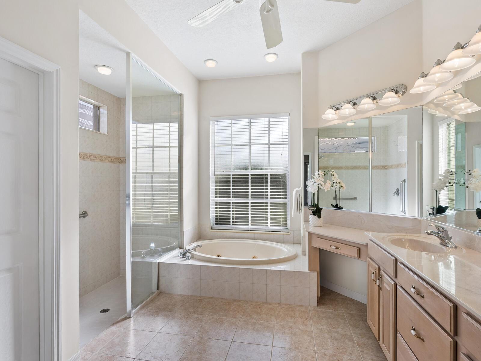 PELICAN POINTE GOLF & COUNTRY CLUB - Residential