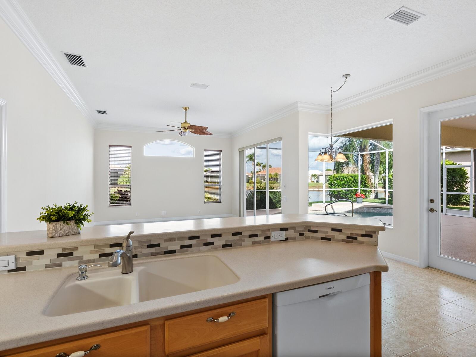 PELICAN POINTE GOLF & COUNTRY CLUB - Residential